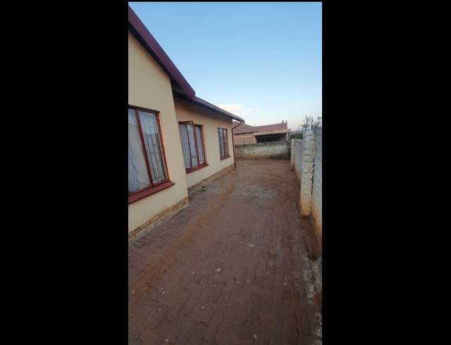 3 BEDROOM HOUSE FOR SALE IN TLHABANE WEST